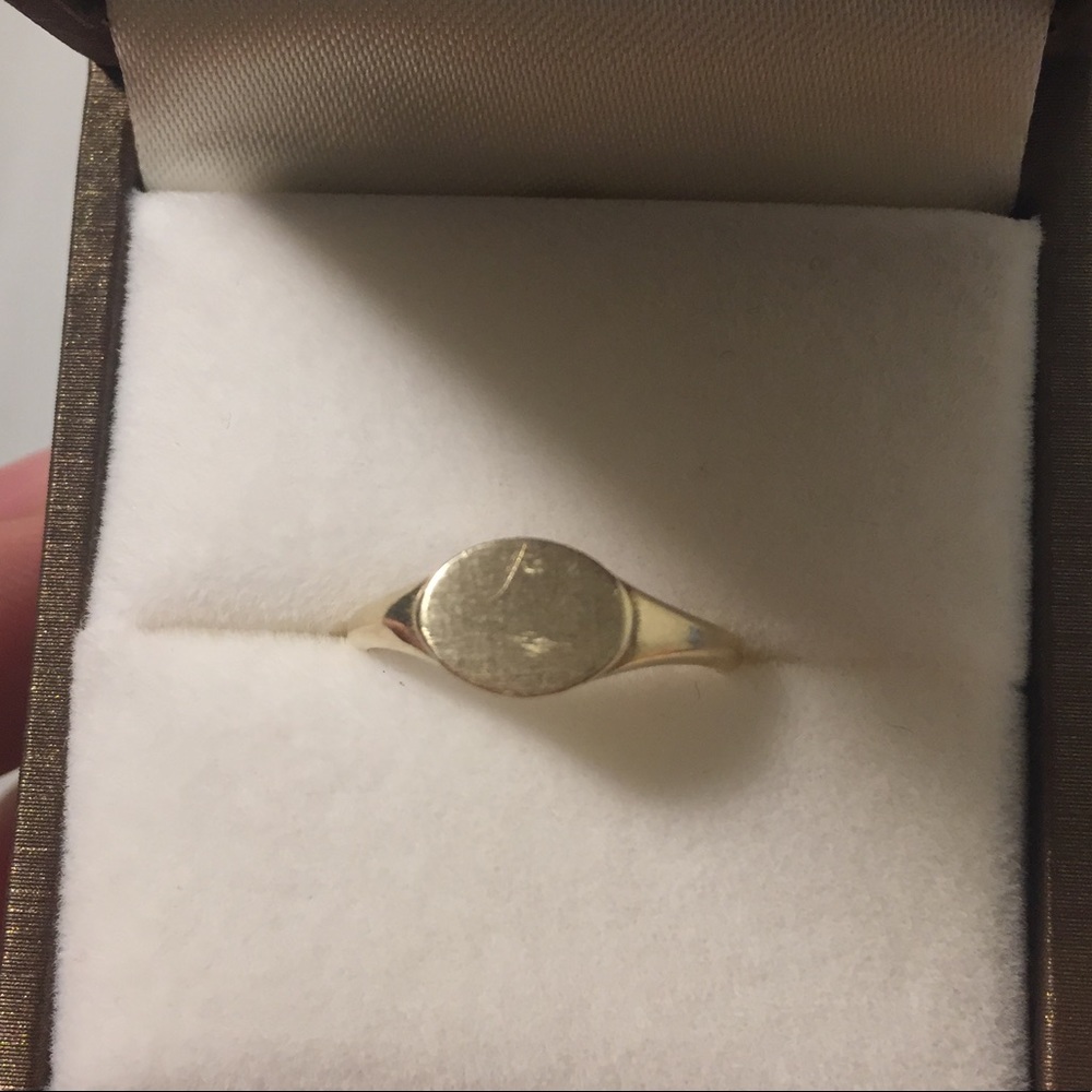 Mejuri signet ring